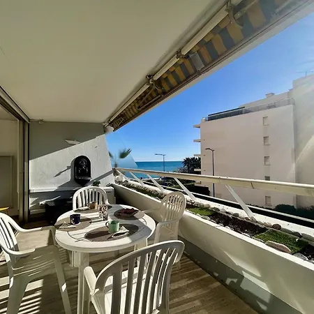 2p A Villeneuve: Clim, 4 Couchages Apartment